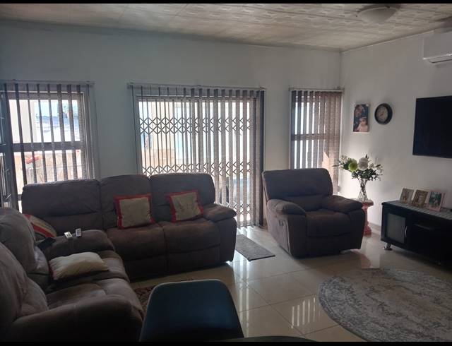 3 BEDROOM HOUSE FOR SALE IN SILVERGLEN